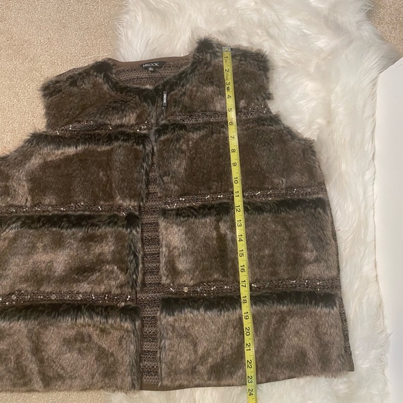 MISOOK Faux Fur Vest size XL NWT - Picture 9 of 10
